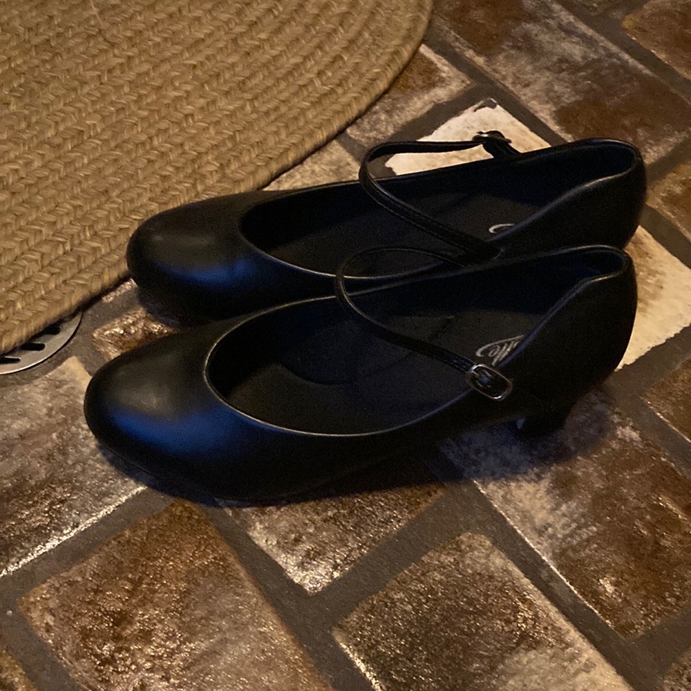 Never worn.Stelle 10black dance shoes/heels